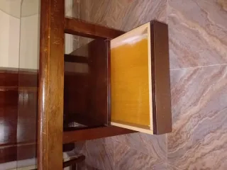 Mesa de centro madera y cristal.