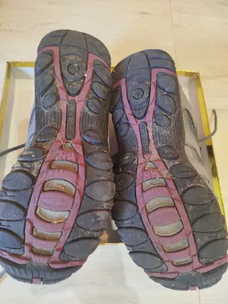 Zapatillas de montaña grises