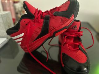 Zapatillas Baloncesto Adidas Rojas y Negras