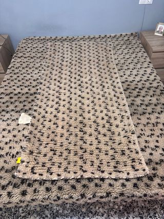 Tappeto di lana fatto a mano beige e nero