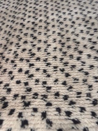 Tappeto di lana fatto a mano beige e nero