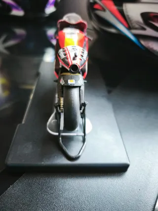 Moto Ducati Desmosedici GP 11 Rossi