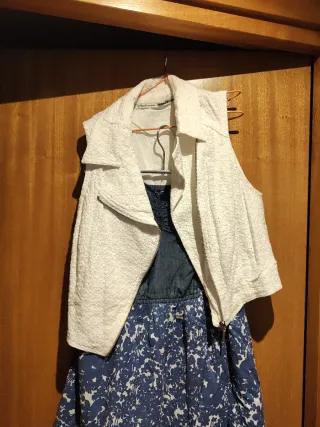 Vestido de verano sin tirantes floral con chaqueta