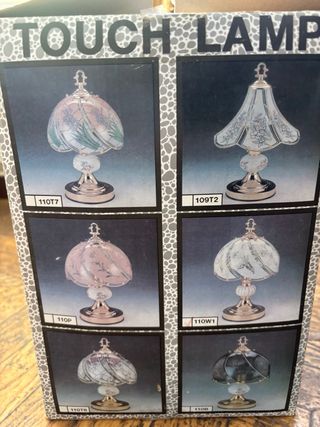 Lámpara de mesa táctil.