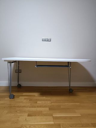 Mesa escritorio blanca con ruedas
