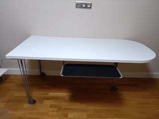 Mesa escritorio blanca con ruedas
