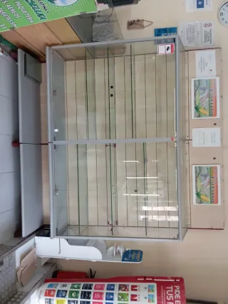 Vitrina expositora cristal y metal