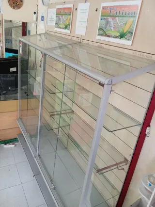 Vitrina expositora cristal y metal