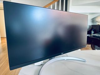 Pantalla LG panorámica negra y plateada Tamaño 29”