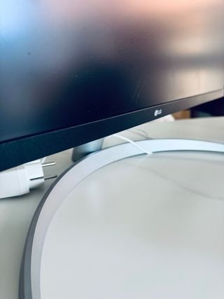 Pantalla LG panorámica negra y plateada Tamaño 29”