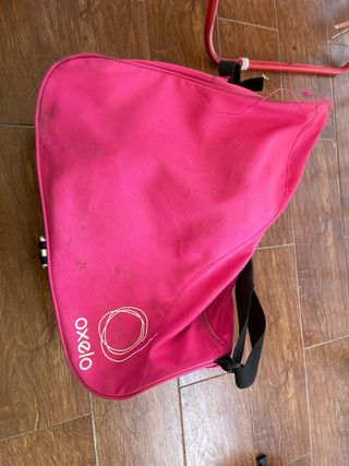 Patines en línea y protecciones rosas