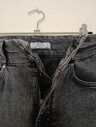 Pantalón pitillo Talla 38, NUEVO