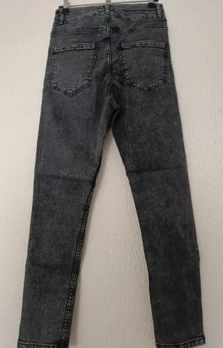 Pantalón pitillo Talla 38, NUEVO