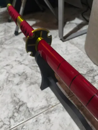 Katana con soporte