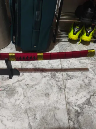 Katana con soporte