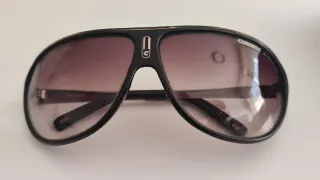 Gafas de sol Carrera negras y doradas