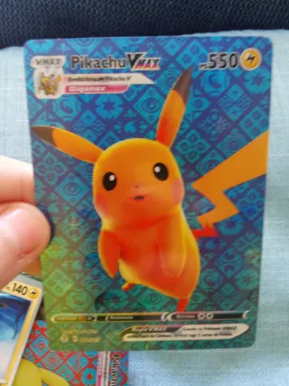 Carta Pokémon Pikachu VMAX Gigantamax