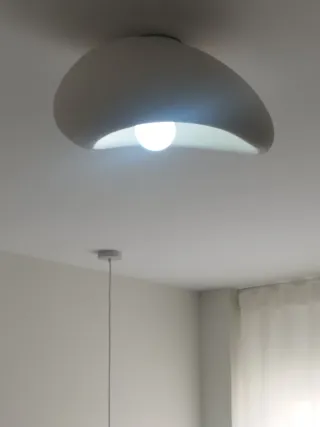 Lámpara LED Barcelona de resina estilo nórdico