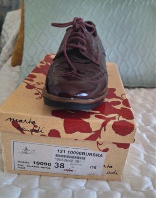 Mocasines burdeos cordones