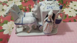 Statuetta Porcellana Carrozza Cenerentola