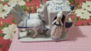 Statuetta Porcellana Carrozza Cenerentola