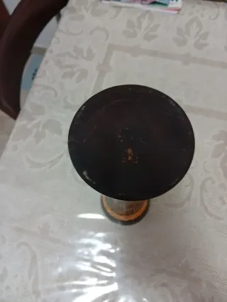 Vaso di legno decorato con corda