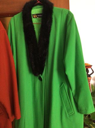 Dos chaquetones Burberrys T. 50 y El Corte Ingles