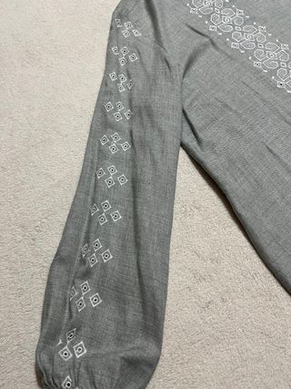 Camisa Zara Talla S Bordada Gris