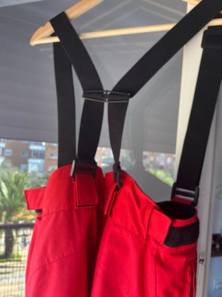 Pantalones de esquí rojos con tirantes talla XS