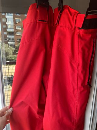 Pantalones de esquí rojos con tirantes talla XS