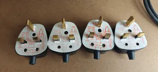 4 Enchufes Tipo G (3A)