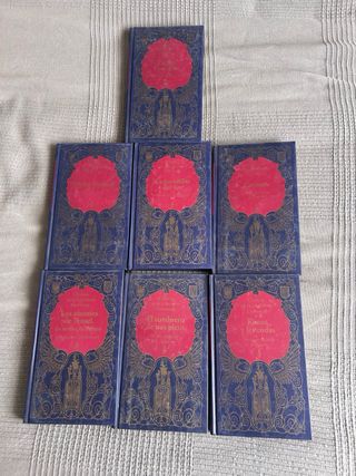 Libros variados de literatura clásica.