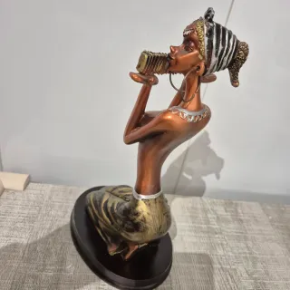 Figura Decorativa Bronce y Dorado