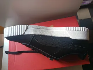Zapatillas Puma Negras y Blancas