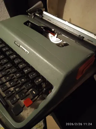 Máquina de escribir Olivetti Lettera 32