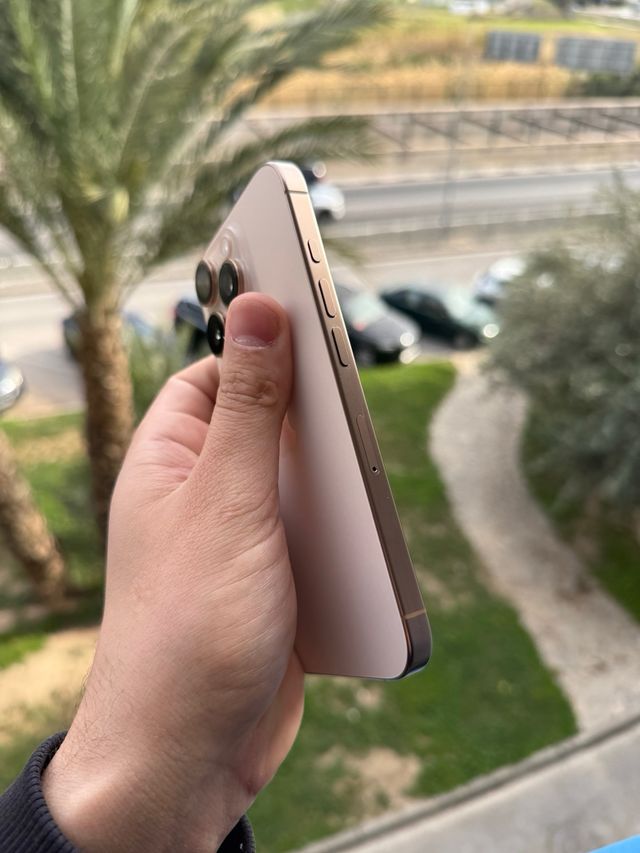 iPhone 16 Pro - Batteria 100%