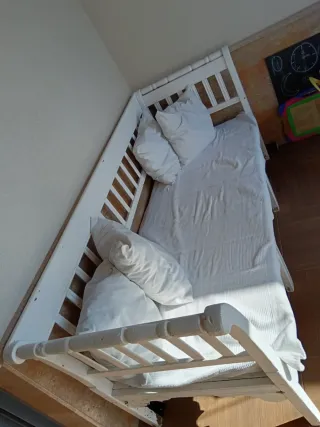 Banco de madera blanco