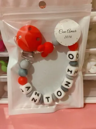 Chupetero personalizado con nombre