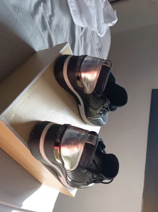 Zapatillas Michael Kors Negras y Plateadas