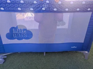 Cuna de viaje azul Little Clouds