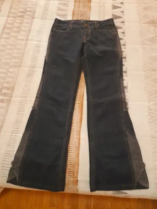 Pantalón vaquero desgastado