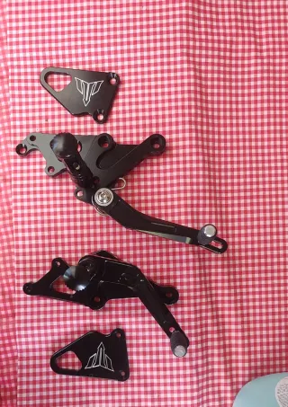 Estriberas retrasadas Yamaha MT-07