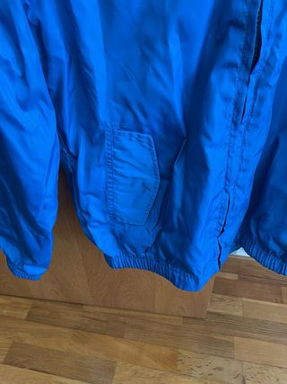 Chubasquero azul Pepe Jeans con capucha