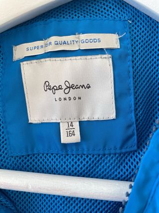 Chubasquero azul Pepe Jeans con capucha