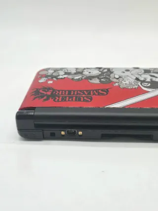 Nintendo 3DS XL a tema Super Smash Bros.