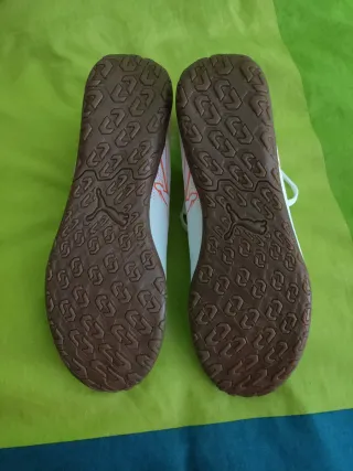 Zapatillas Puma Fútbol Sala Blancas y Rojas