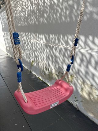 Columpio infantil rojo