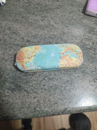 Estuche de lentillas, de gafas y gamuza mapa mundi