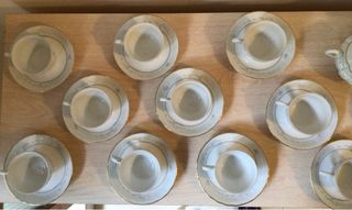 Juego de café de porcelana 27 piezas.