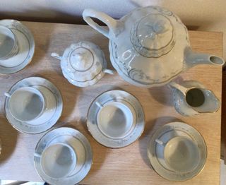 Juego de café de porcelana 27 piezas.